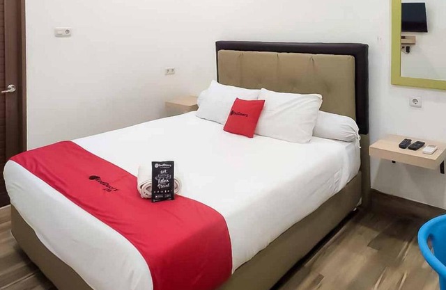 RedDoorz Plus At Jalan Veteran Palembang