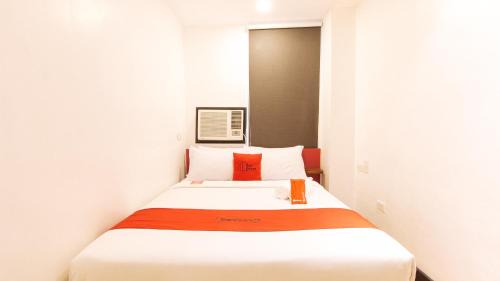 RedDoorz Plus at MM Hotel Las Pinas former RedDoorz Plus Near Bamboo Organ