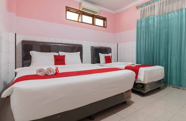 RedDoorz Plus @ Jalan Gatot Subroto Medan