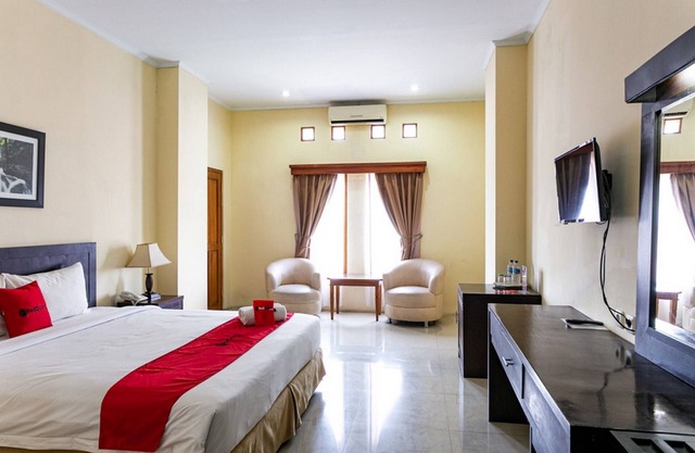 RedDoorz Plus near Alun Alun Karanganyar