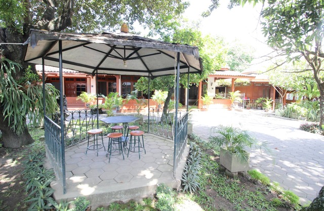 RedDoorz Plus near Alun Alun Selatan 2