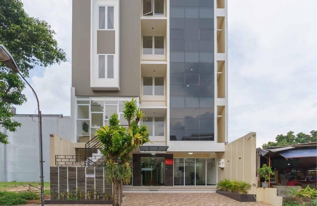RedDoorz Plus near Eka Hospital BSD 5