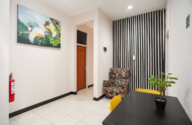 RedDoorz Plus near Mall Kelapa Gading
