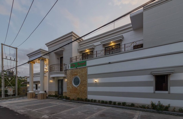 RedDoorz Plus near Pantai Malalayang Manado