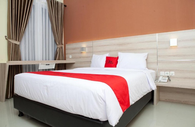 RedDoorz Plus near Pasundan University