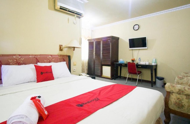 RedDoorz plus near Pelabuhan Bitung