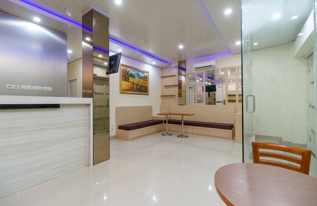 RedDoorz Plus near RS RK Charitas 2 Palembang