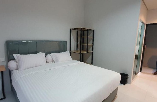 RedDoorz Plus near Siloam Hospital Balikpapan