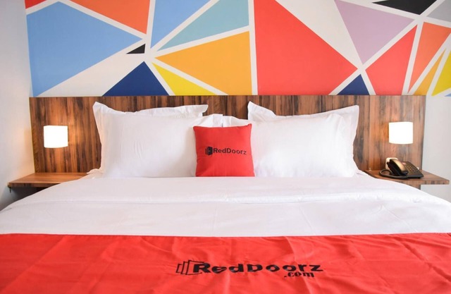 RedDoorz Plus near UNIMED Medan