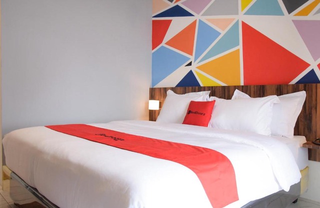 RedDoorz Plus near UNIMED Medan