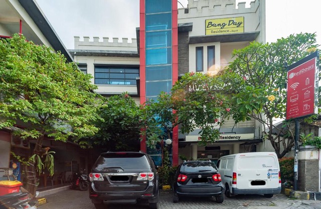 RedDoorz Plus near Universitas Indonesia