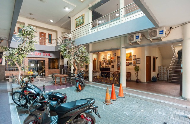 RedDoorz Plus near Universitas Indonesia