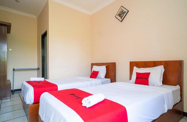 RedDoorz Plus Syariah At Lotus Hotel Bojonegoro