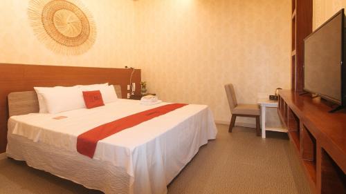 RedDoorz Premium at Regency Sunset Hotel