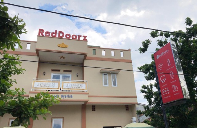 RedDoorz Syariah at Jalan Pangeran Antasari 4 Lampung