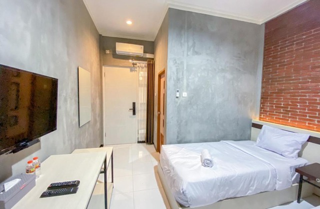 RedDoorz Syariah At Mitra Guest House