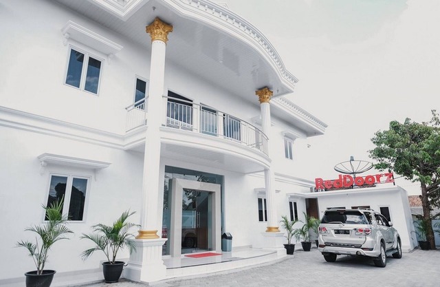 RedDoorz Syariah near Transmart Lampung