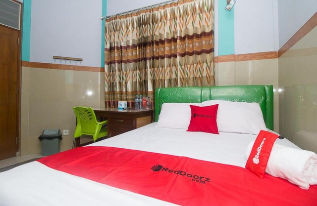 RedDoorz Syariah near Alun-Alun Bojonegoro