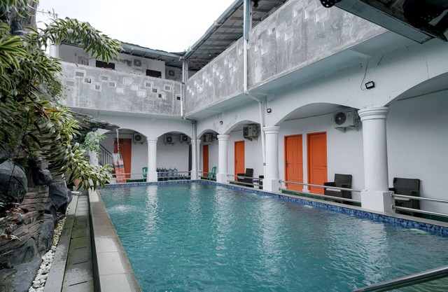 RedDoorz Syariah near Exit Toll Puncak