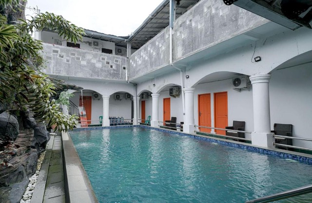 RedDoorz Syariah near Exit Toll Puncak