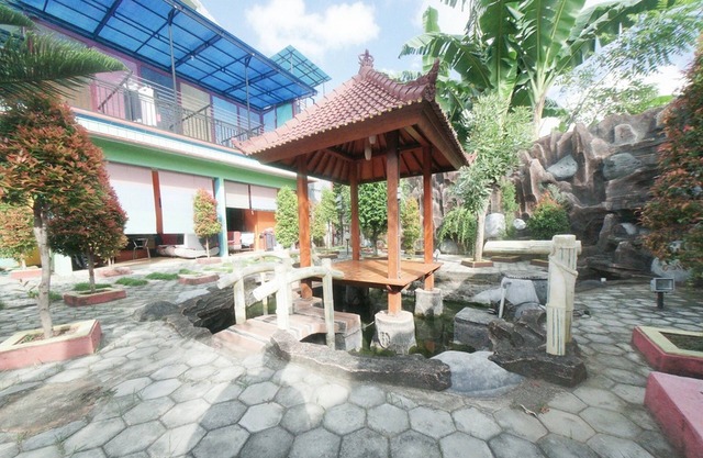 RedDoorz Syariah near Mall Roxy Banyuwangi 2