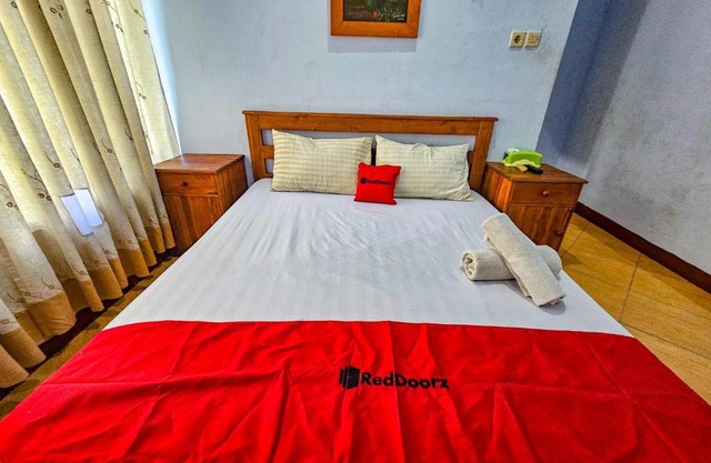 RedDoorz Syariah near Stadion Merdeka Jombang