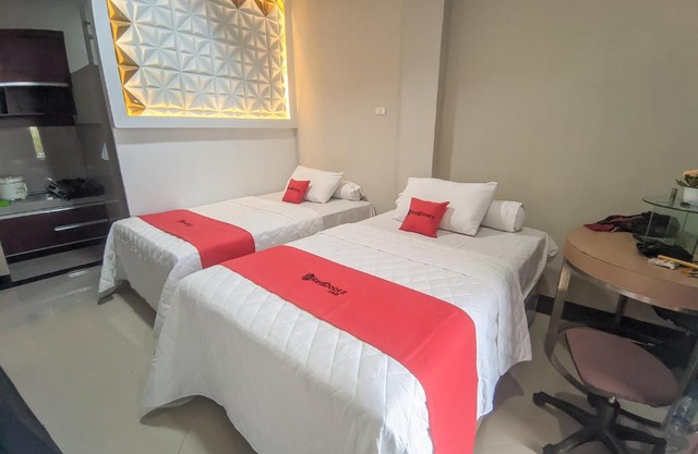 RedDoorz Syariah near Pasar Aceh Shopping Centre