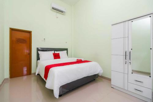 RedDoorz Syariah Near RSUD Dr HM Rabain Muara Enim