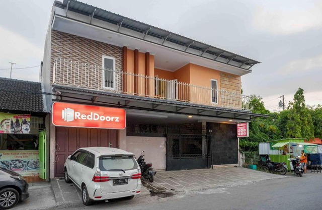 RedDoorz Syariah near RS Mitra Keluarga Tegal
