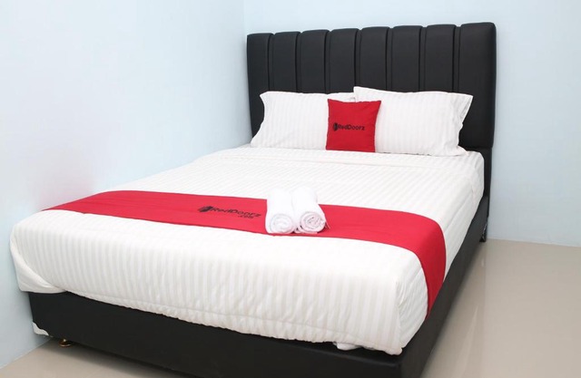 RedDoorz Syariah near Suncity Mall Madiun