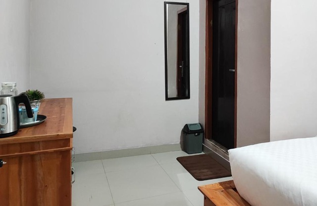 RedDoorz Syariah Near Tugu Macan Kayu Aro