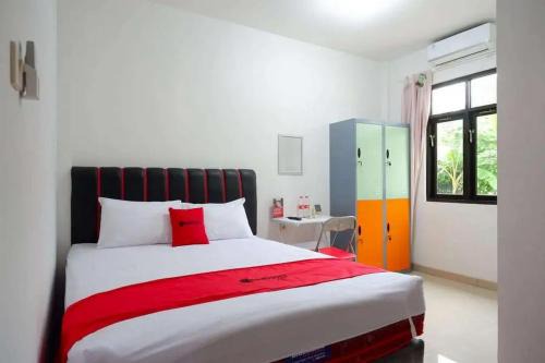 RedDoorz Syariah near Universitas Jenderal Soedirman 2