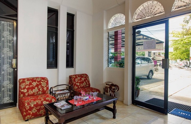 RedDoorz Syariah near Universitas Negeri Padang