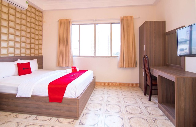 RedDoorz Tan Hoang Long Hotel Nguyen Van Cu