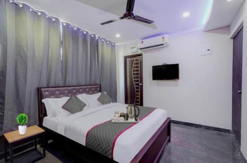 Redfox Hotel - Near US Biometric