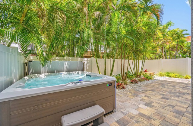 Redington Beach Villas 307 - Townhome with Gulf Views & a Hot tub!