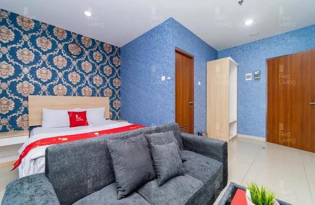 RedLiving Apartemen Grand Kamala Lagoon - Icha Rooms Tower Barclay South with Netflix