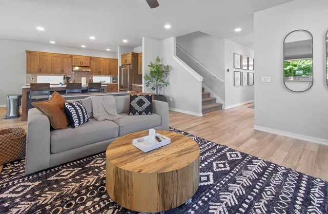 Redmond Executive Retreat: Easy & Bright NEIGHBORHOOD POOL