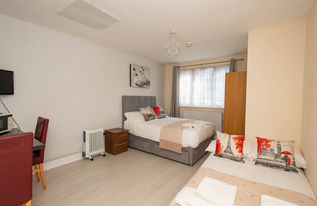 *REDUCED* *REFURBISHED* Studio (2) 25 mins to London Bridge