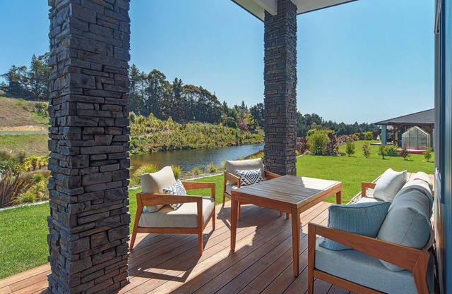 Redwood Haven - Tranquil Escape Nestled in Redwood Valley’s Scenic Beauty!