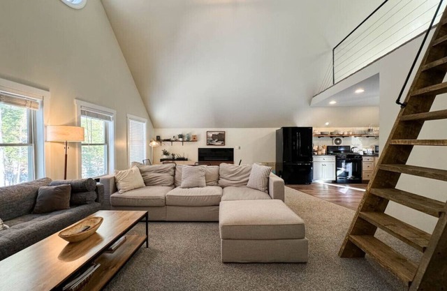 Redwood Retreat | Lake Access | Mtn. Getaway