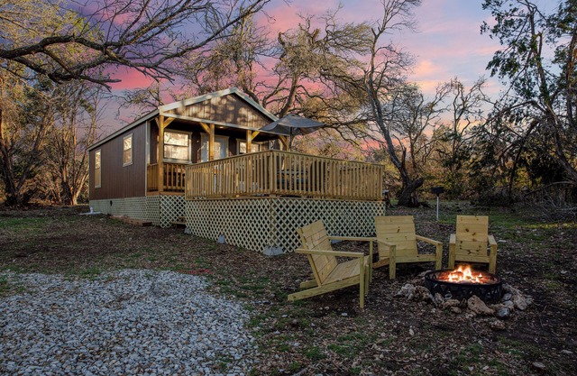 Reece's Ranch House - Cabin 1 - just outside charming Fredericksburg, TX