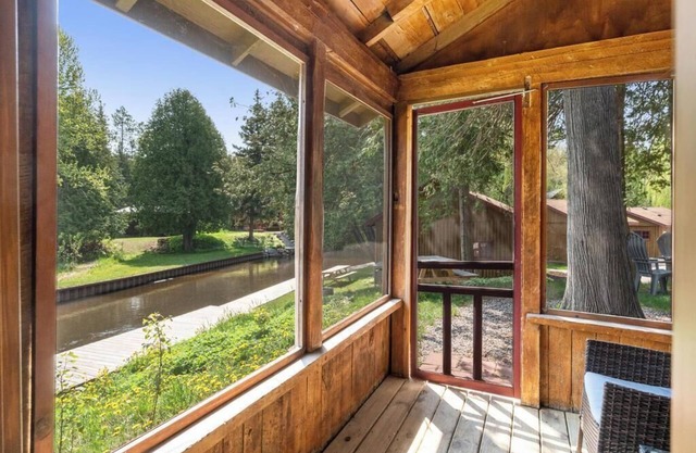 Reed's on the River Cabin 1