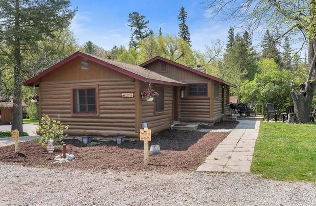 Reed's on the River Cabin 8