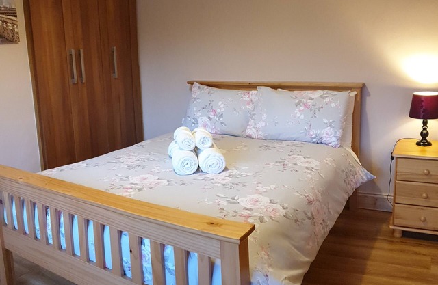 Reed Warbler Cottage, Ballinrobe - central to anything you might want to see/do