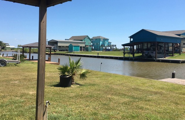 Reel Simple Canal Cabin Sargent, Tx