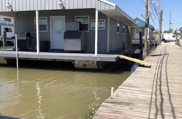 Casa flotante más nueva en Venice Marina, ubicada en el muelle B (Wifi y teléfono celular Booster)