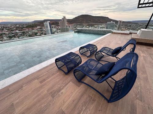 Refúgio Moderno com Vista Panorâmica da Cidade