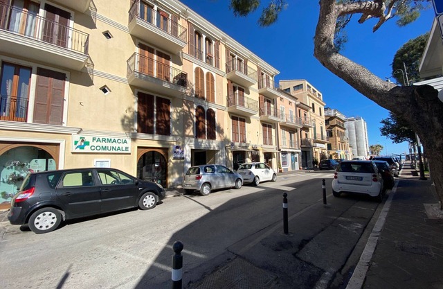 Ref 96 Summer Rental – Central two bedroom apartment with two bathrooms