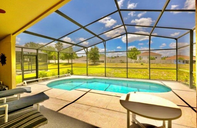 ref 99. Stunning villa own South facing pool. Near Disney